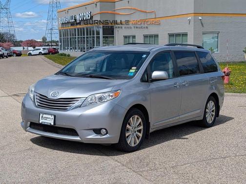 Silver Sky Metallic 2017 Toyota Sienna XLE Premium