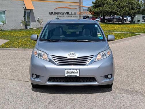 Silver Sky Metallic 2017 Toyota Sienna XLE Premium