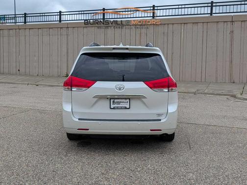 Blizzard Pearl 2014 Toyota Sienna Limited
