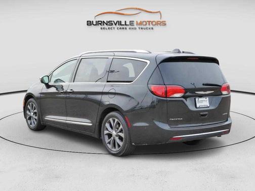 Brilliant Black Crystal Pearlcoat 2017 Chrysler Pacifica Limited