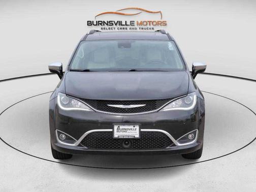 Brilliant Black Crystal Pearlcoat 2017 Chrysler Pacifica Limited