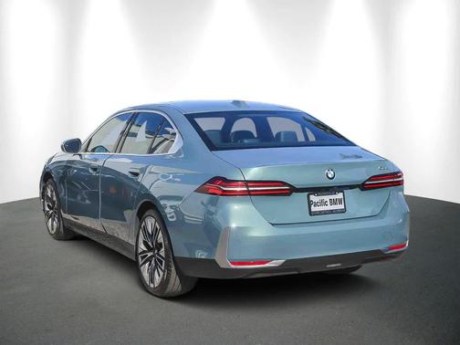 2025 BMW 530 i