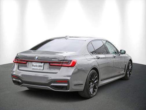 2022 BMW 740 i