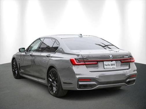 2022 BMW 740 i