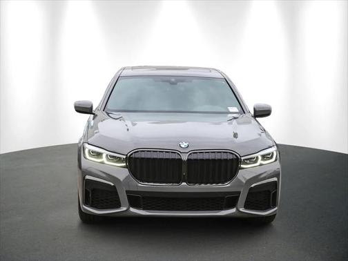 2022 BMW 740 i