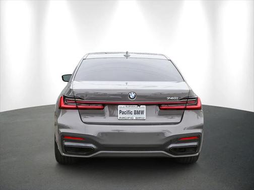 2022 BMW 740 i