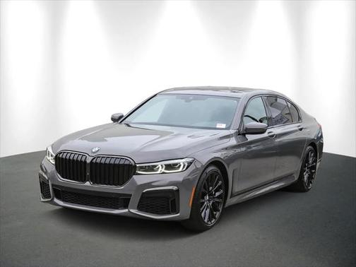 2022 BMW 740 i