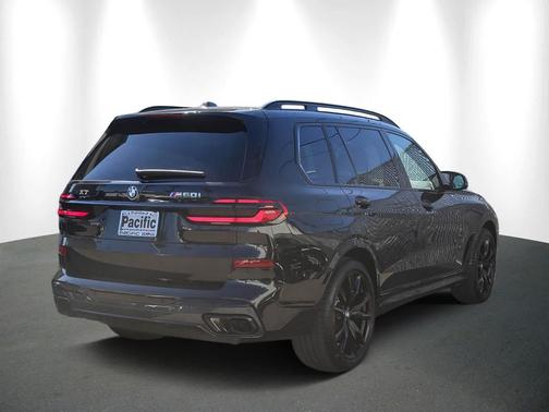 2025 BMW X7 M60i