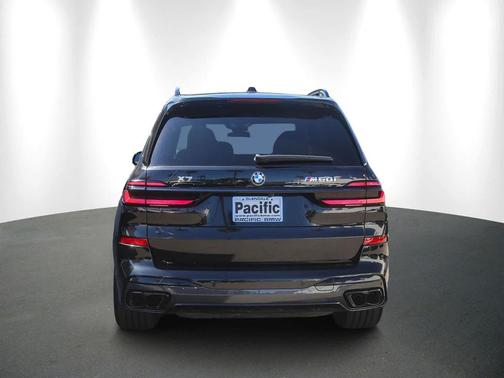 2025 BMW X7 M60i