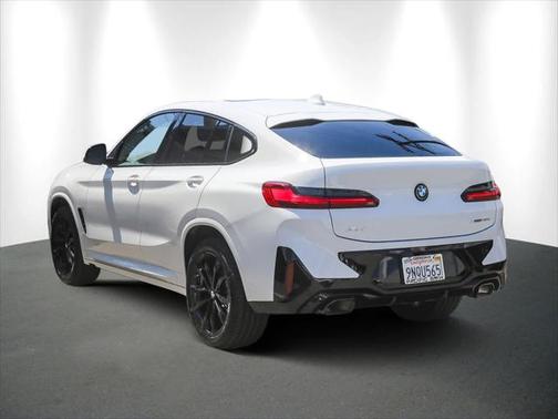 2025 BMW X4 xDrive30i