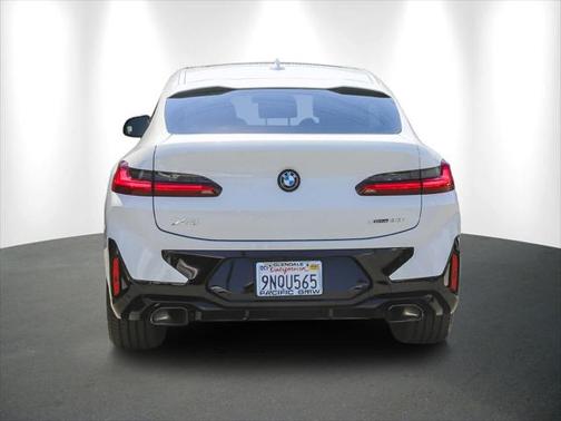 2025 BMW X4 xDrive30i