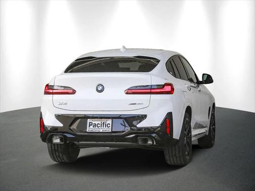 2025 BMW X4 xDrive30i