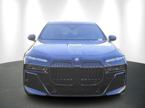 Black Sapphire Metallic 2026 BMW 750e i xDrive
