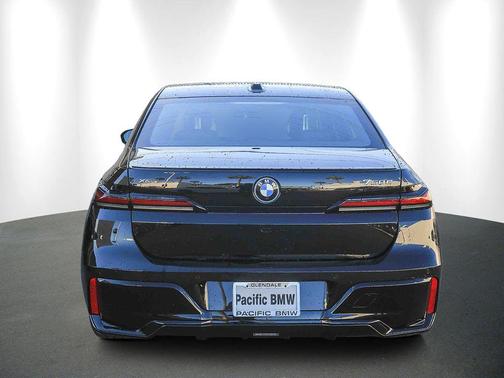 Black Sapphire Metallic 2026 BMW 750e i xDrive