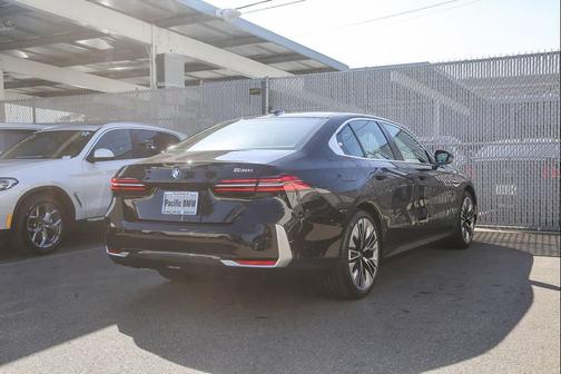 2025 BMW 530 i