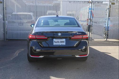 2025 BMW 530 i