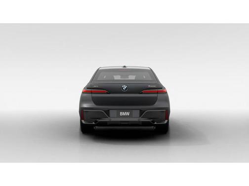 2026 BMW 750e i xDrive