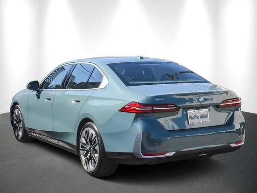 2025 BMW 540 i xDrive