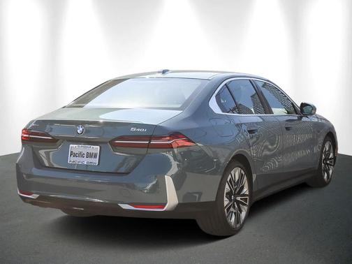 2025 BMW 540 i xDrive