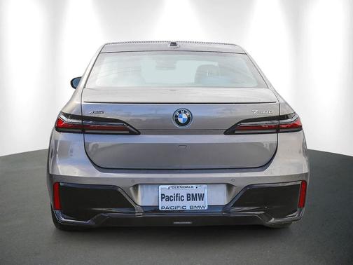 2026 BMW 750e i xDrive