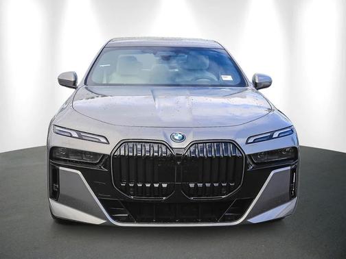 2026 BMW 750e i xDrive