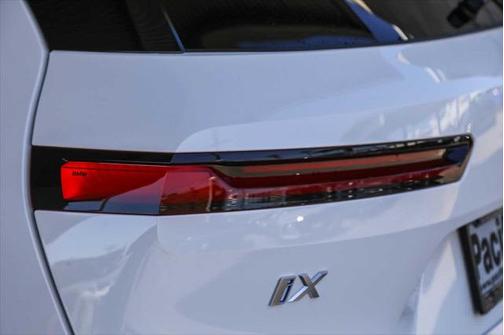 2025 BMW iX xDrive50
