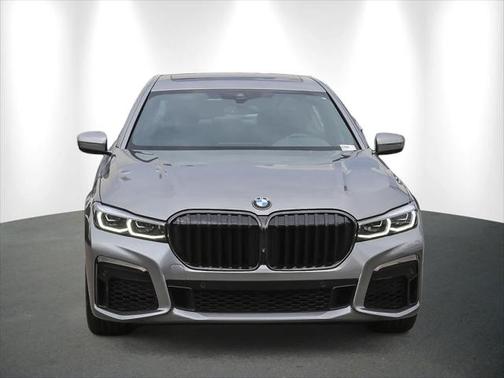 2022 BMW 740 i