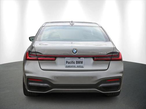 2022 BMW 740 i