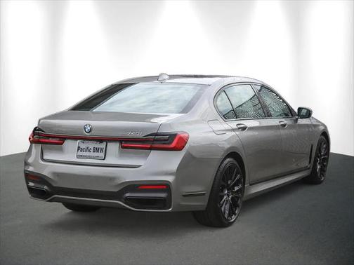 2022 BMW 740 i