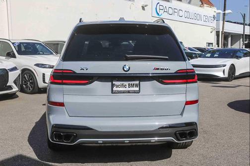 2025 BMW X7 M60i