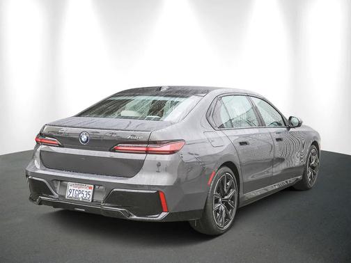 2025 BMW 750e i xDrive