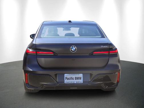 2026 BMW 740 i