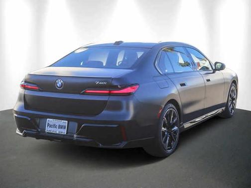 2026 BMW 740 740i