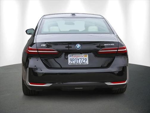 2025 BMW i5 eDrive40