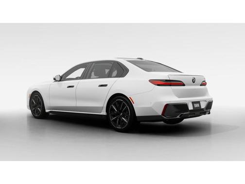2025 BMW 740 i