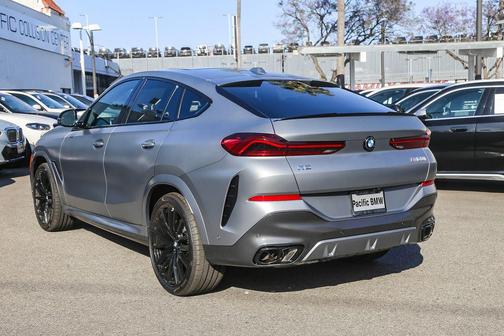 Frozen Pure Grey Metallic 2027 BMW X6 M60i