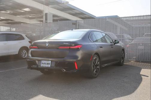 2026 BMW 740 740i