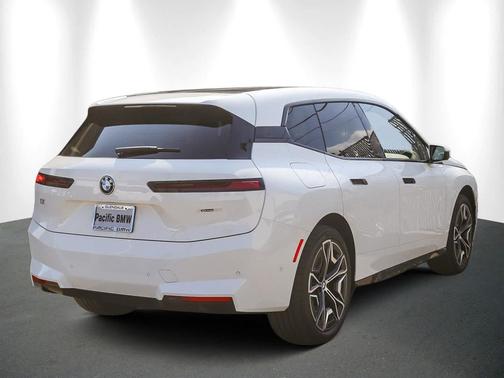 2026 BMW iX xDrive60