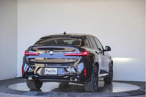 2025 BMW X4 xDrive30i