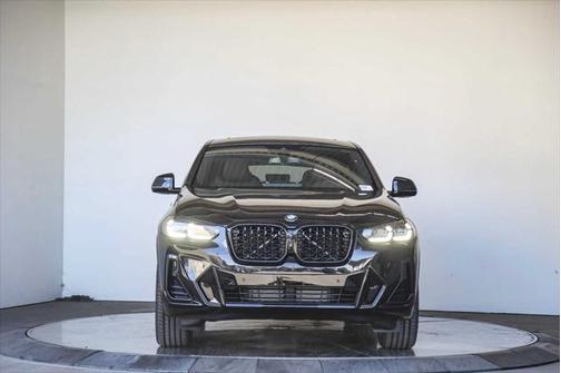 2025 BMW X4 xDrive30i