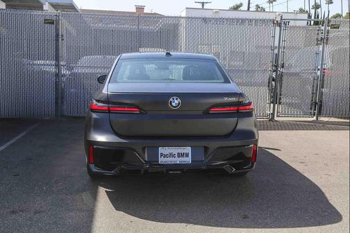 2026 BMW 740 i