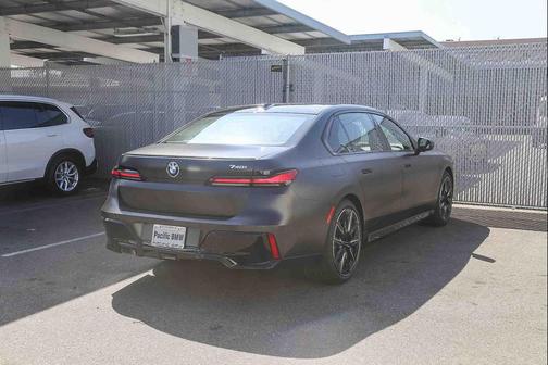 2026 BMW 740 i