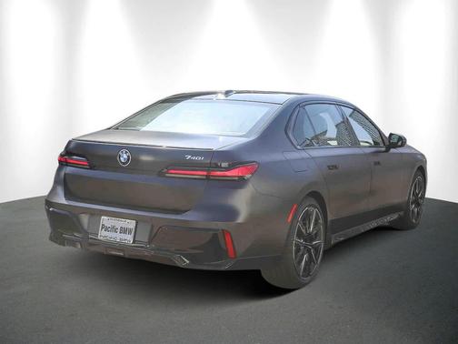 2026 BMW 740 i