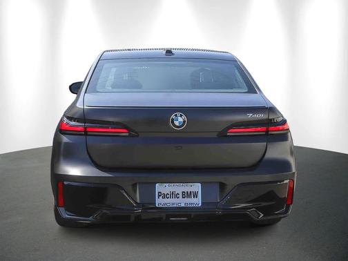 2026 BMW 740 i
