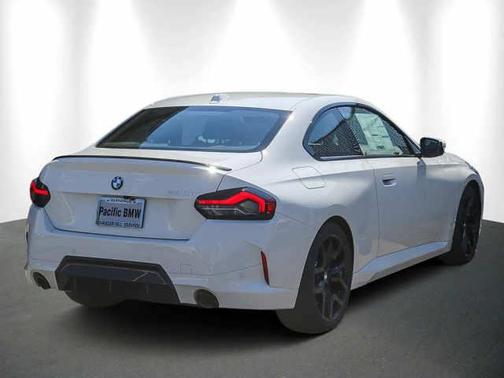 2025 BMW 230 i