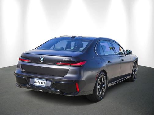 2026 BMW 740 i