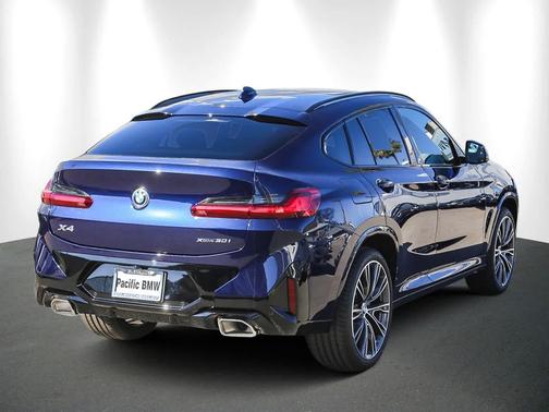 2025 BMW X4 xDrive30i