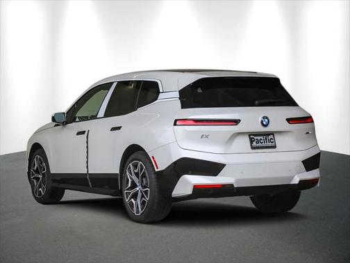 2025 BMW iX xDrive50