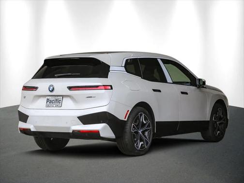 2025 BMW iX xDrive50