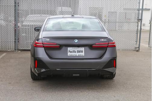 2025 BMW i5 M60